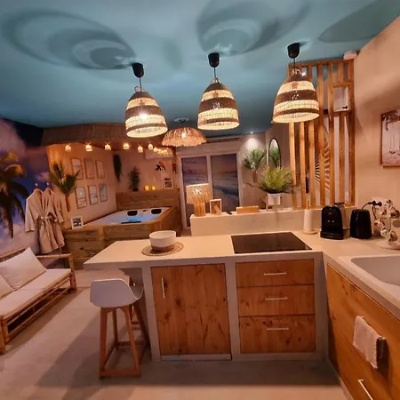 Апартаменты Les Spas De La Mer, Appart&spa Aloha, 100m De La Plage, Plein Coeur Du Grau