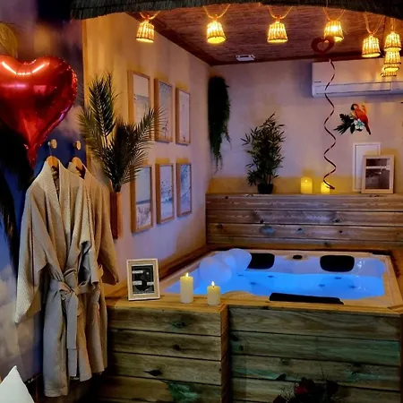 Апартаменты Les Spas De La Mer, Appart&spa Aloha, 100m De La Plage, Plein Coeur Du Grau