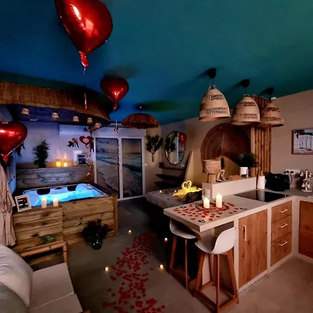 Апартаменты Les Spas De La Mer, Appart&spa Aloha, 100m De La Plage, Plein Coeur Du Grau Ле-Гро-дю-Руа