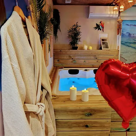 Апартаменты Les Spas De La Mer, Appart&spa Aloha, 100m De La Plage, Plein Coeur Du Grau